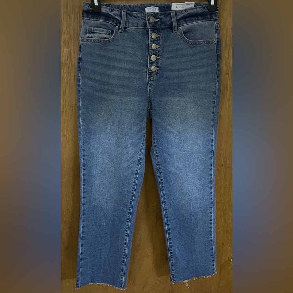 Time & Tru button fly jeans. Size 4 regular. Actual measurements 14x24.